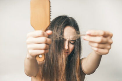 Jak stres wpływa na zdrowie naszych włosów?